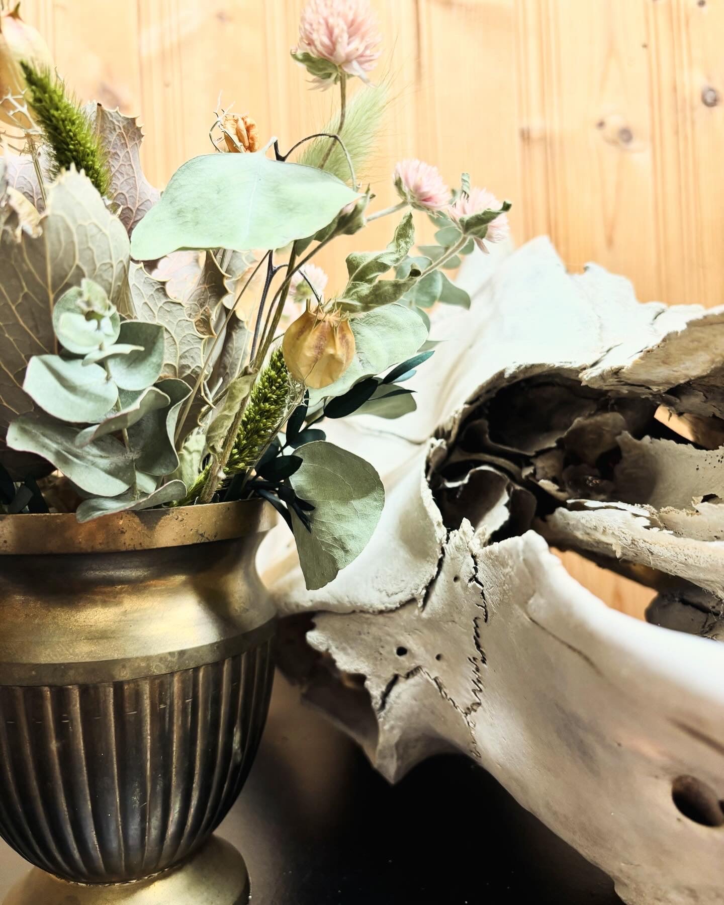 Urn Floral arrangement